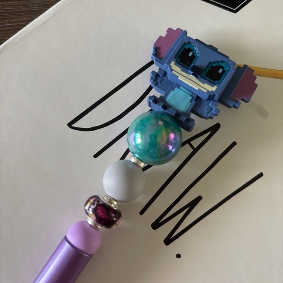 Disney Doorables: Lilo & Stitch: Stitch pixel handmade beaded pen - Picture 1 of 3